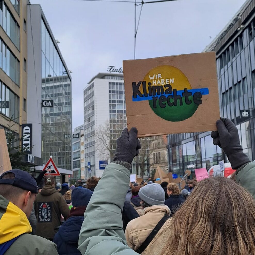 Klimastreik Schild Klimarechte edited
